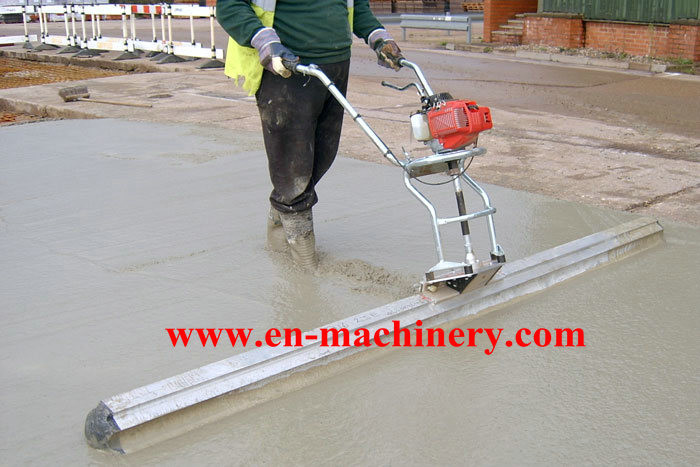 Vibratory Walk Behind Surface Finishing Screed with Honda Gx35 Engine